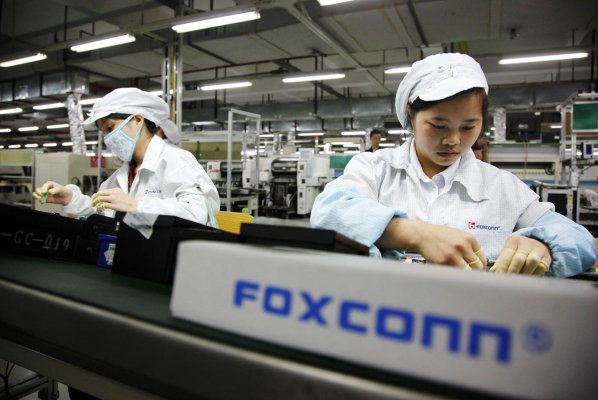 Произведенные на Foxconn устройства имеют дыру в безопасности