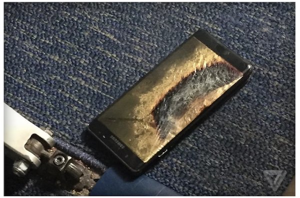 Обменянный Galaxy Note 7 загорелся в самолете