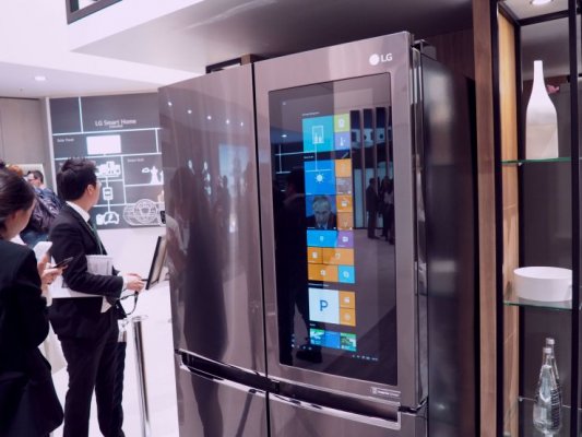 LG представила смарт-холодильник под управлением Windows 10