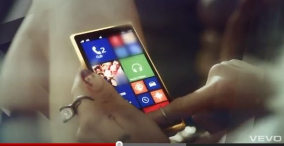 Певица Ke$ha разрекламировала Lumia 920 в своем новом клипе