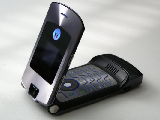 Lenovo готовит обновленную версию Motorola RAZR V3