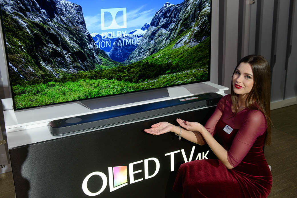 Телевизор lg динамик. Телевизор LG oled65g2. LG WEBOS 2017. LG телевизоры 2021 OLED Модельный ряд. Телевизор LG 2017 года Модельный ряд.