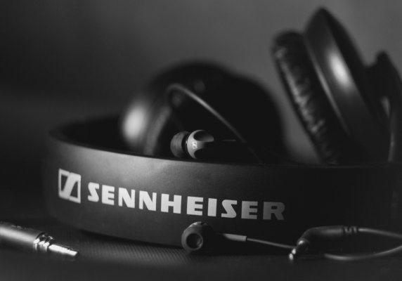 Samsung и Sennheiser выпустят смарт-гарнитуру для Android