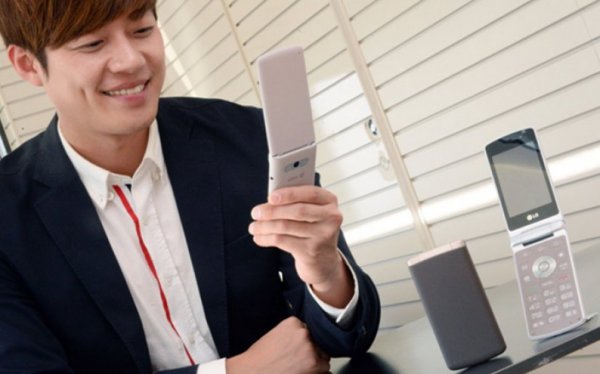 Пожилые корейцы предпочитают раскладушку Samsung Galaxy Folder