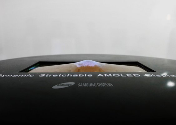 Новые гибкие дисплеи Samsung растягиваются и сворачиваются в рулон