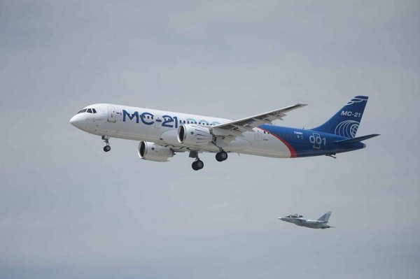 Самолет MC-21 совершил первый испытательный полет