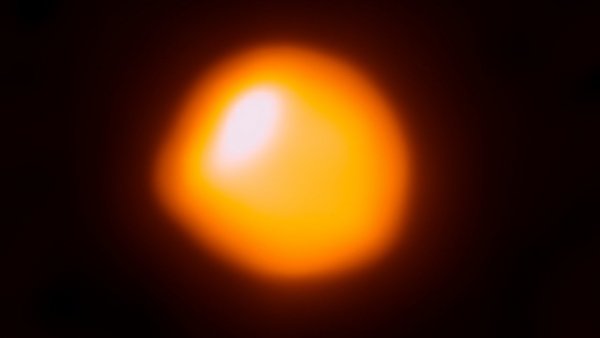 Получен детальный снимок крупнейшей звезды созвездия Ориона
