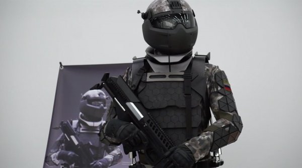 В России показали прототип боевого костюма нового поколения