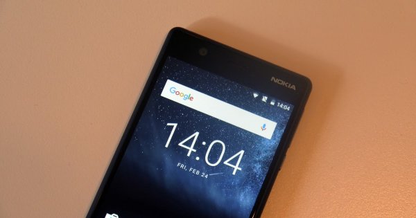 Nokia 2 показался на живых фотографиях
