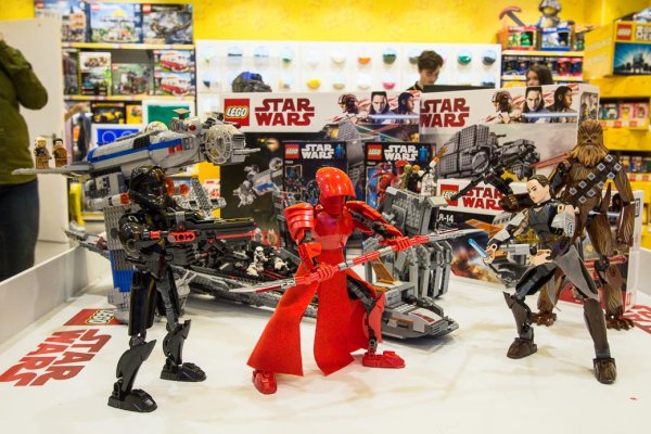 LEGO презентовала наборы по VIII Эпизоду «Звездных войн»