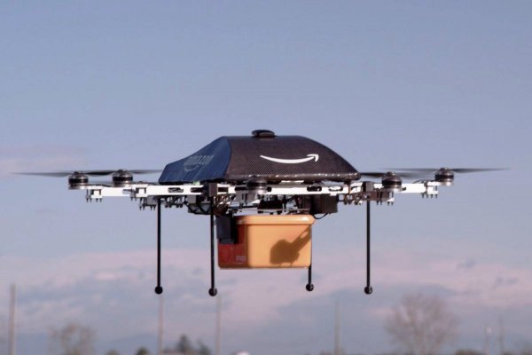 Amazon патентует говорящего дрона-курьера