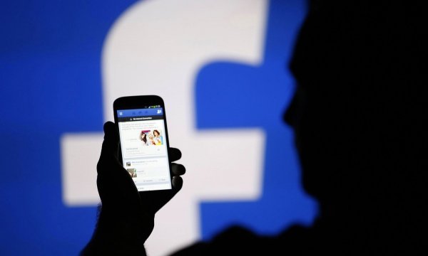 Роскомнадзор пригрозил заблокировать Facebook* в России