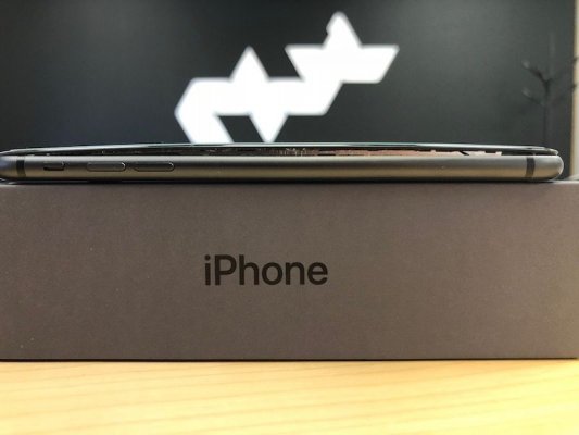 Apple начала расследование по вздутию аккумуляторов в iPhone 8 Plus
