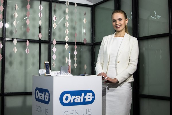 Oral-B GENIUS 9000: чистим зубы с приложением и подсветкой