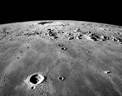 Найдена потенциальная среда обитания человека на Луне