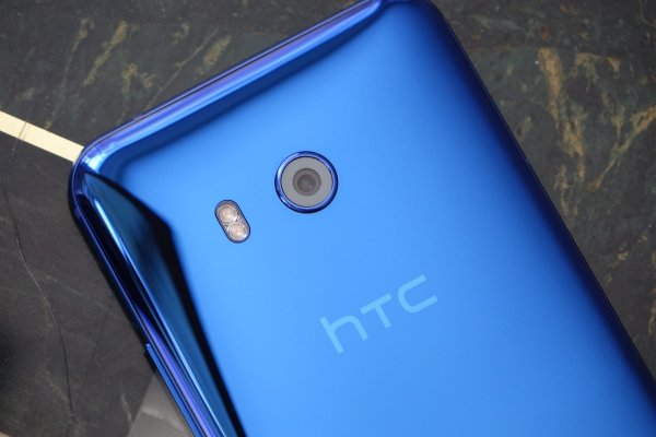 Безрамочный HTC U11 Plus не будет представлен 2 ноября