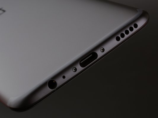 OnePlus сохранит разъем 3,5 мм в новом флагмане