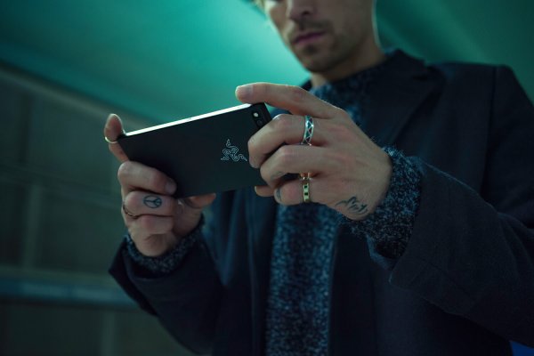 Razer представила свой первый смартфон для геймеров