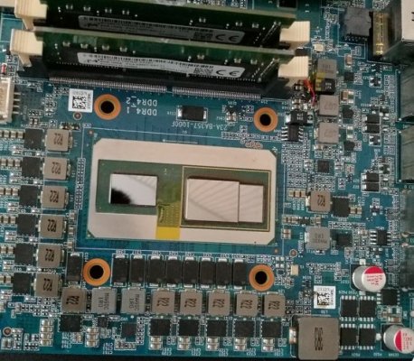 Фото процессора Intel с графикой AMD просочилось в сеть