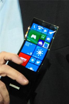 CES 2013: Прототип смартфона с гибким дисплеем от Samsung