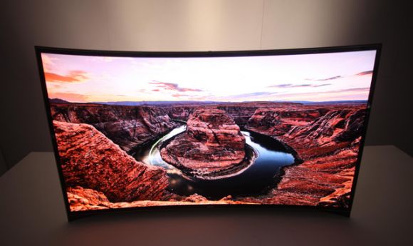 Samsung и LG показали первые в мире изогнутые OLED-телевизоры