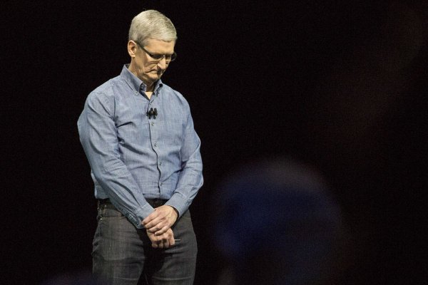 Apple извинилась за искусственные «тормоза» в iPhone и предложила заменить батарею