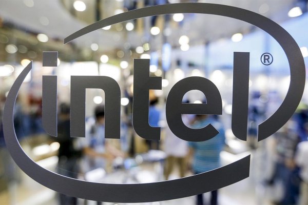 На Intel подали в суд за замедление процессоров