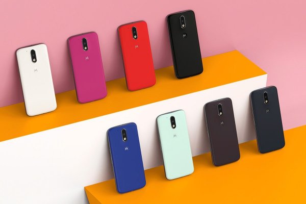Раскрыты характеристики и рендеры смартфонов Motorola 2018 года