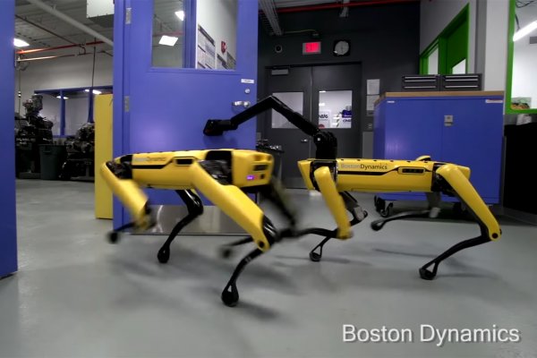 Boston Dynamics научила роботов открывать двери