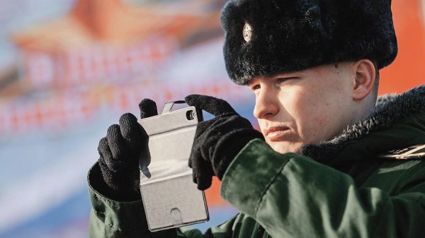 В российской армии могут запретить пользоваться смартфонами