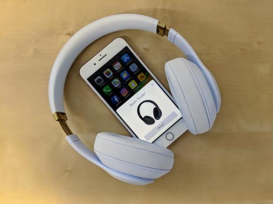 Слух: Apple готовит полноразмерные наушники в стиле AirPods