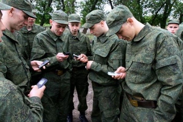 Слух: утверждены телефоны, которые можно использовать в российской армии