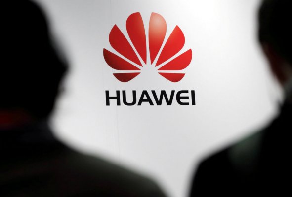 Huawei обогнала Apple по продажам смартфонов в России