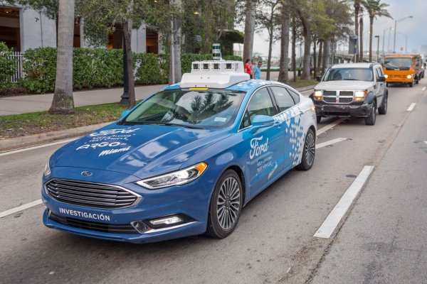 Беспилотные автомобили Ford начнут полноценно обслуживать людей в 2021 году