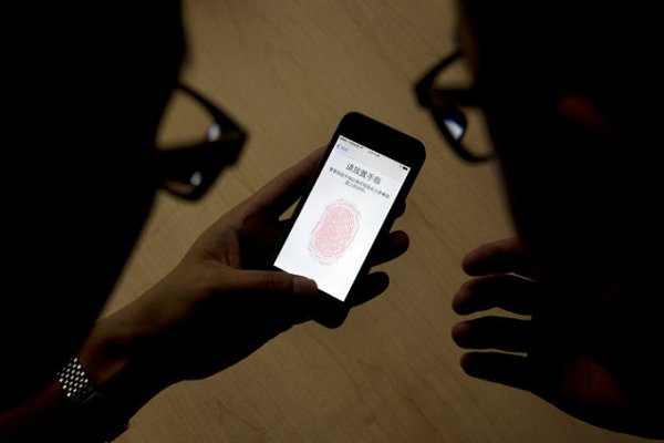 Полиция в США пыталась разблокировать смартфон убитого его же отпечатком пальца
