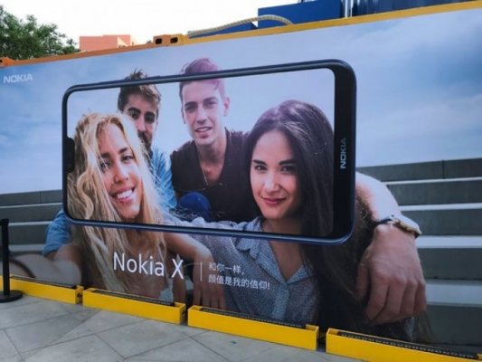 Nokia X с чёлкой засветился на качественных фотографиях