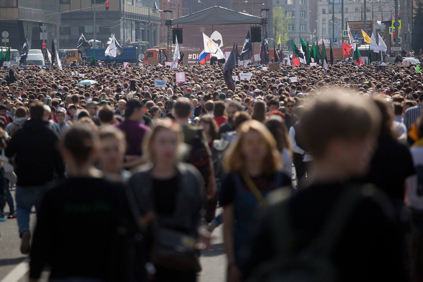 И на данный момент выступает. Россия для грустных митинг.