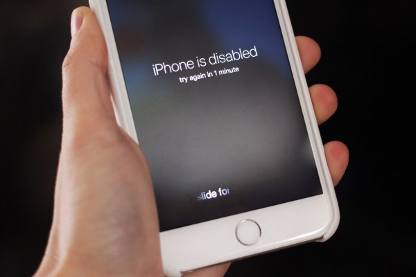 iOS 11.4 частично защитит iPhone от взлома спецслужбами