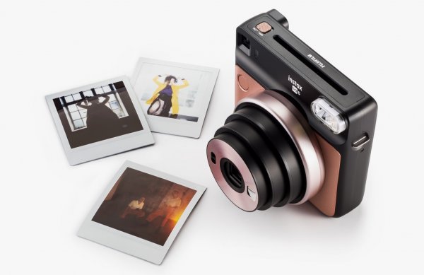 Fujifilm анонсировала квадратную аналоговую камеру Instax Square SQ6
