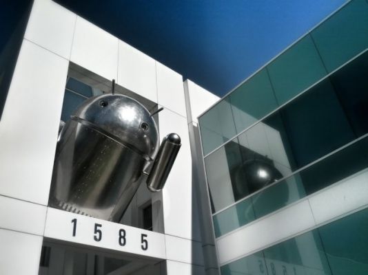 Новая статуя Android появилась в кампусе Google. Погодите, что?!