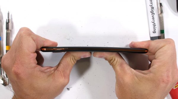 JerryRigEverything не смог погнуть Nokia 7 Plus