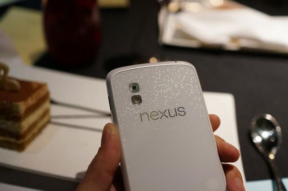 Google выпустит Nexus 4 в белом цвете