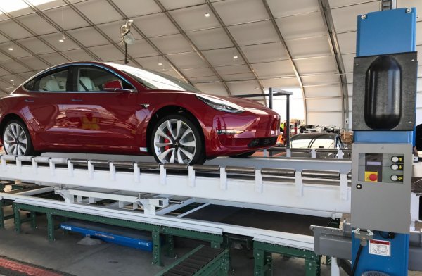 Tesla наконец смогла выпустить 5000 автомобилей Model 3 за неделю