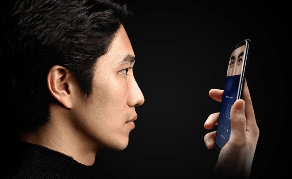 Samsung запатентовала биометрическую камеру как в iPhone X