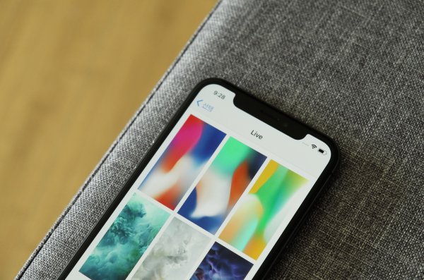 Новые iPhone получат яркие расцветки и модемы MediaTek