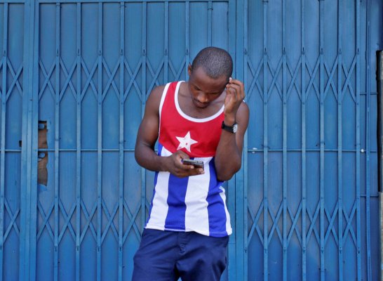На Кубе появится мобильный интернет для всех жителей