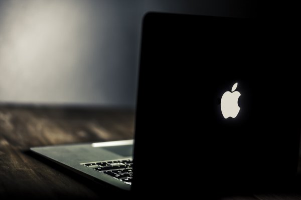 Подросток из Австралии взломал серверы Apple и скачал 90 ГБ данных