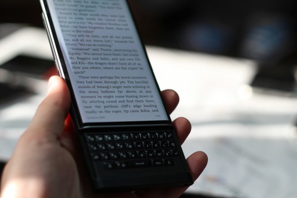 Официальный тизер BlackBerry KEY2 LE подтвердил достоверность утечек