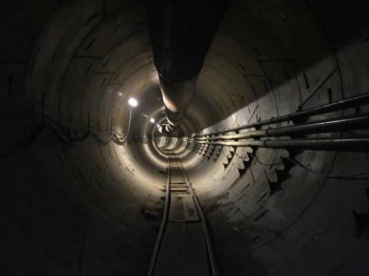 The Boring Company тестирует футуристический тоннельный гараж