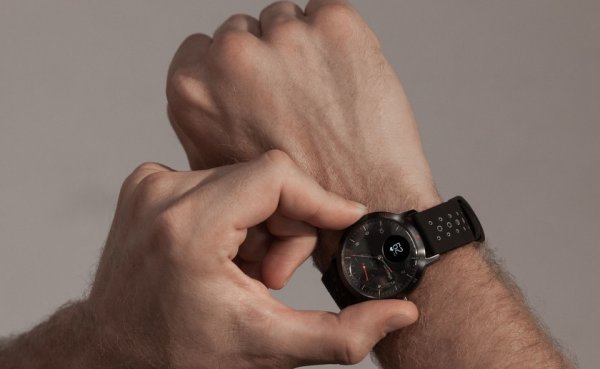 Withings Steel HR Sport — первые смарт-часы бренда после ухода от Nokia